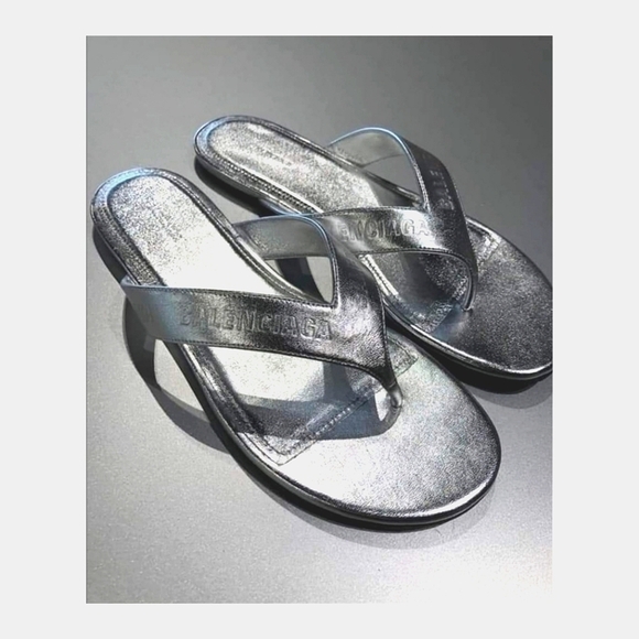 𝅺authentic Balenciaga Flip Flops NEW